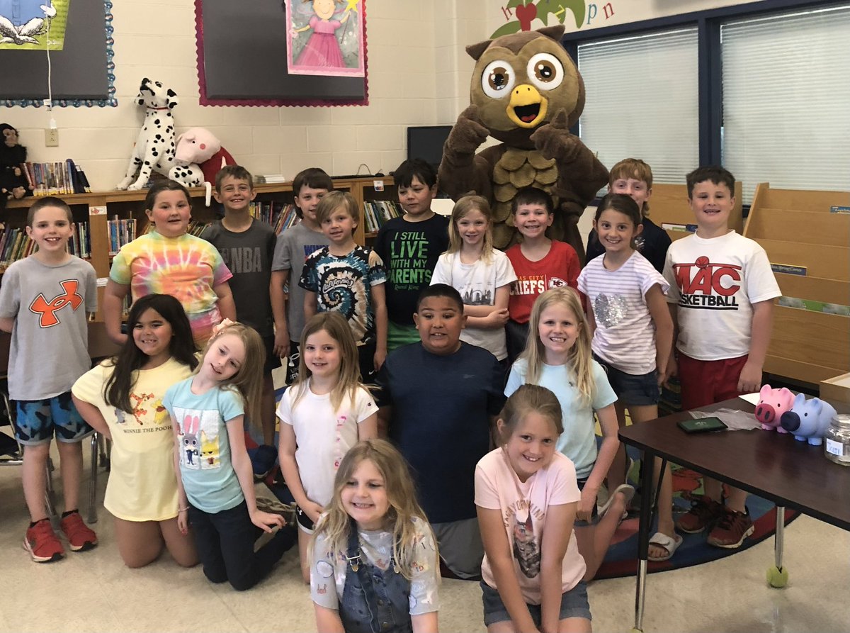 BelgradeStBank's tweet photo. Thank you for having us today Central Elementary! 😊
We had a blast! ❤️🤍

We loved teaching you all about SPENDING, SAVING, &amp; SHARING! 💵

@mobankers @ABABankers
#TeachChildrenToSave #FinancialLiteracyMonth #TCTS #TheOtherLiteracy #CoolOwlKids https://t.co/ddSvUALtTE