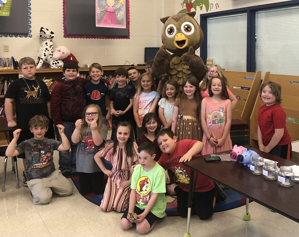 BelgradeStBank's tweet photo. Thank you for having us today Central Elementary! 😊
We had a blast! ❤️🤍

We loved teaching you all about SPENDING, SAVING, &amp; SHARING! 💵

@mobankers @ABABankers
#TeachChildrenToSave #FinancialLiteracyMonth #TCTS #TheOtherLiteracy #CoolOwlKids https://t.co/ddSvUALtTE