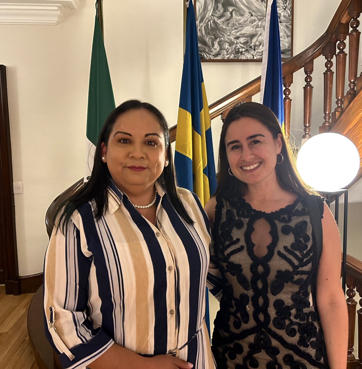 SwedeninMX's tweet photo. ¡Fue un verdadero honor recibir a la defensora @malugandrade en la residencia 🇸🇪! Es galardonada con el premio de #DerechosHumanos del gobierno Sueco #PerAngerPrize @amnistiamexico @EdithFerreto @levandehistoria https://t.co/6I6x2B9HSq