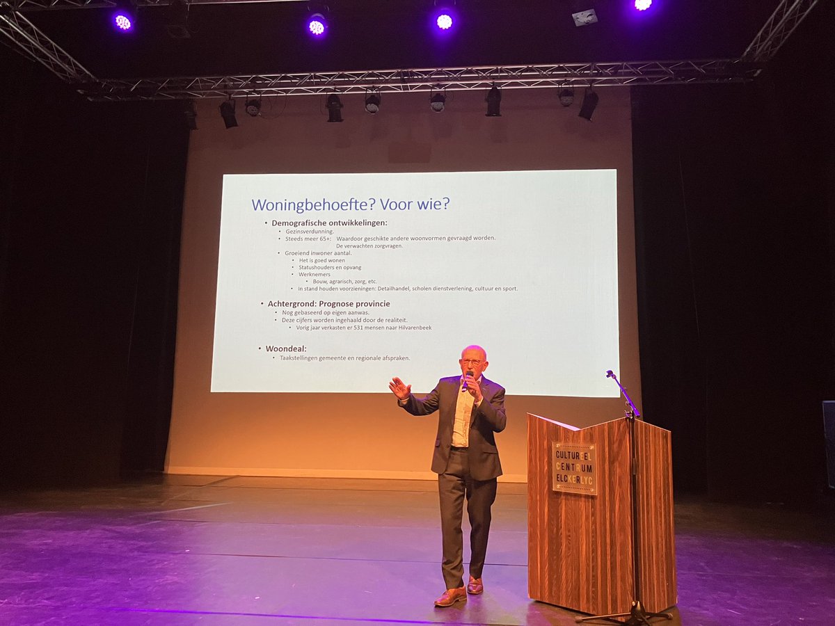 Gisteravond gaf Ad van de Wouw een uitstekend presentatie over wonen in Hilvarenbeek. De KBO organiseerde een tweede avond in een reeks van vier avonden. Daarmee worden senioren aan het denken gezet over hun woontoekomst. Mooi dat er zoveel kennis in onze gemeente aanwezig is!