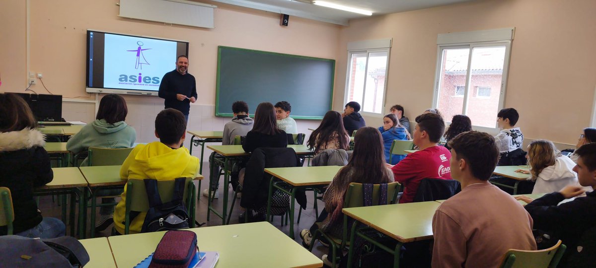 ASIES_ASOC_IGUA's tweet photo. Durante varios días hemos realizado 14 talleres de igualdad en los dos IES de Laguna de Duero (Valladolid): en el IES María Moliner y en el IES Las Salinas. En ellos hemos trabajado la igualdad, la violencia de género, las masculinidades, etc… 3 docentes con más de 300 alumn@s. https://t.co/rVwCrSSmJl