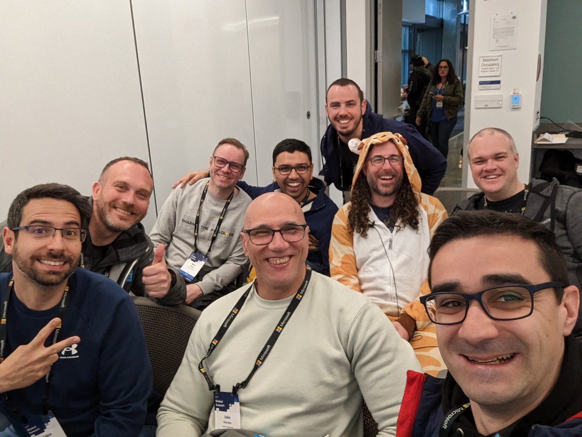 JoelFMRodrigues's tweet image. We found the #MSGraph 🦒!
#MVPSummit #MVPBuzz