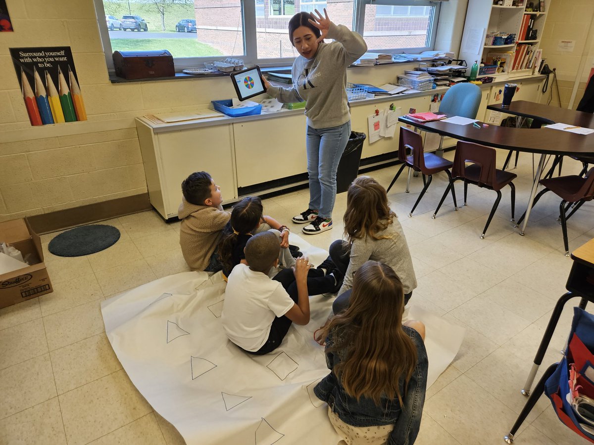 Learning our shapes while interacting with Ms. Garben and our high school Spanish class.