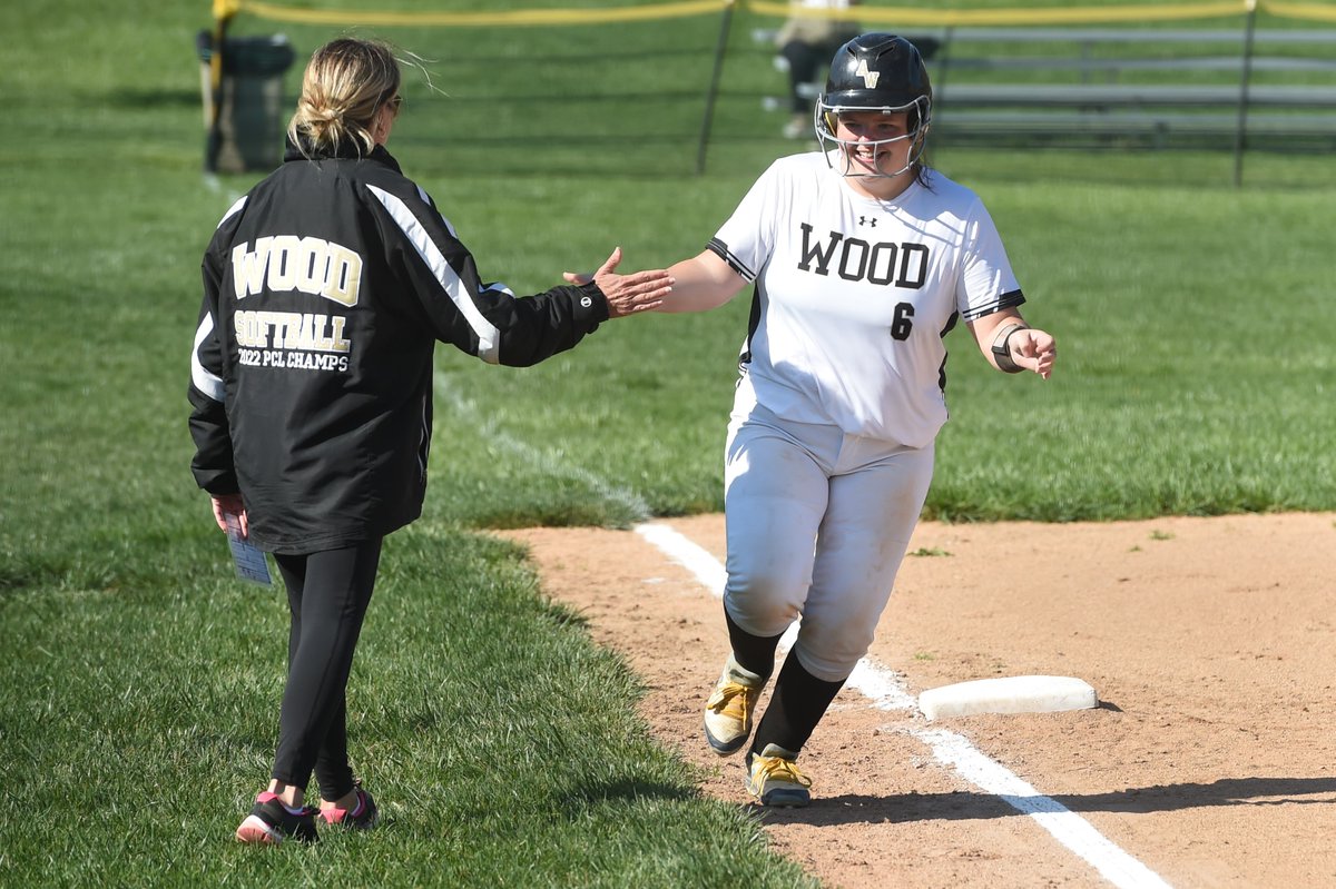 mpcabrey's tweet photo. #SOFTBALL: Paige Ross (@paige6ross) homers twice, @Wood_softball pulls away in 6th to beat Gwynedd Mercy (By @mpcabrey) @Wood_Vikings https://t.co/AydRcTTe58 https://t.co/V1tYABHMbf