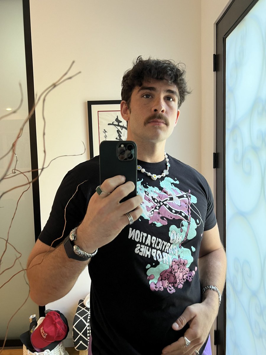 hasanthehun's tweet photo. i shaved again. im sorry. https://t.co/MCAHiHv9zq