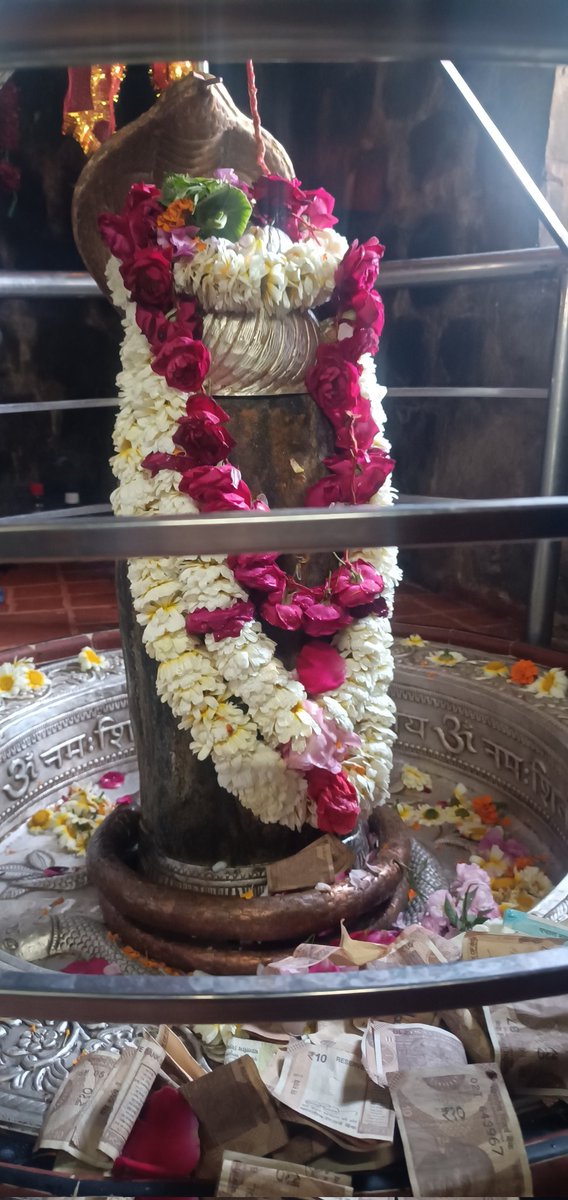 Svivek786's tweet photo. ॐ नमः शिवाय।
Mukteshwar caves and temple is located about 21 km from Pathankot city of Punjab. These caves were built about 5500 years ago by Pandavas during their exile on the banks of an elbow of river Ravi..
.
.
.
.
.
..
.
.
.
#punjab #pathnkot #JammuKashmir #bholenath https://t.co/VwYilbpCW6