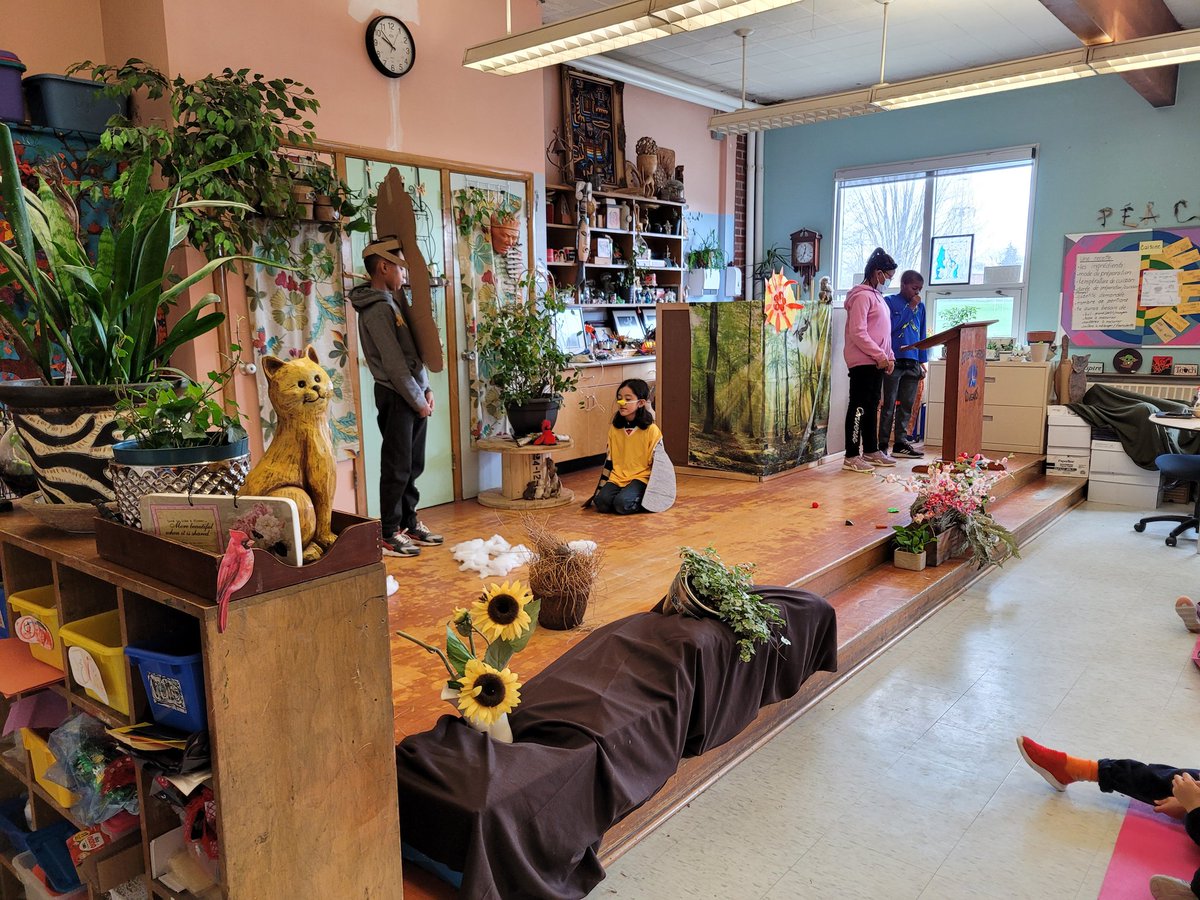 Ms_Mme_Li's tweet photo. Félicitations à la classe de Mme. Savoie, your springtime play was amazing! Thank you for inviting us to watch and listen!
@GenCrerar @MrsSharonLin
@TDSB_French
#Springplay #tdsbfsl #cestleprintemps https://t.co/uoYiJDIgYa