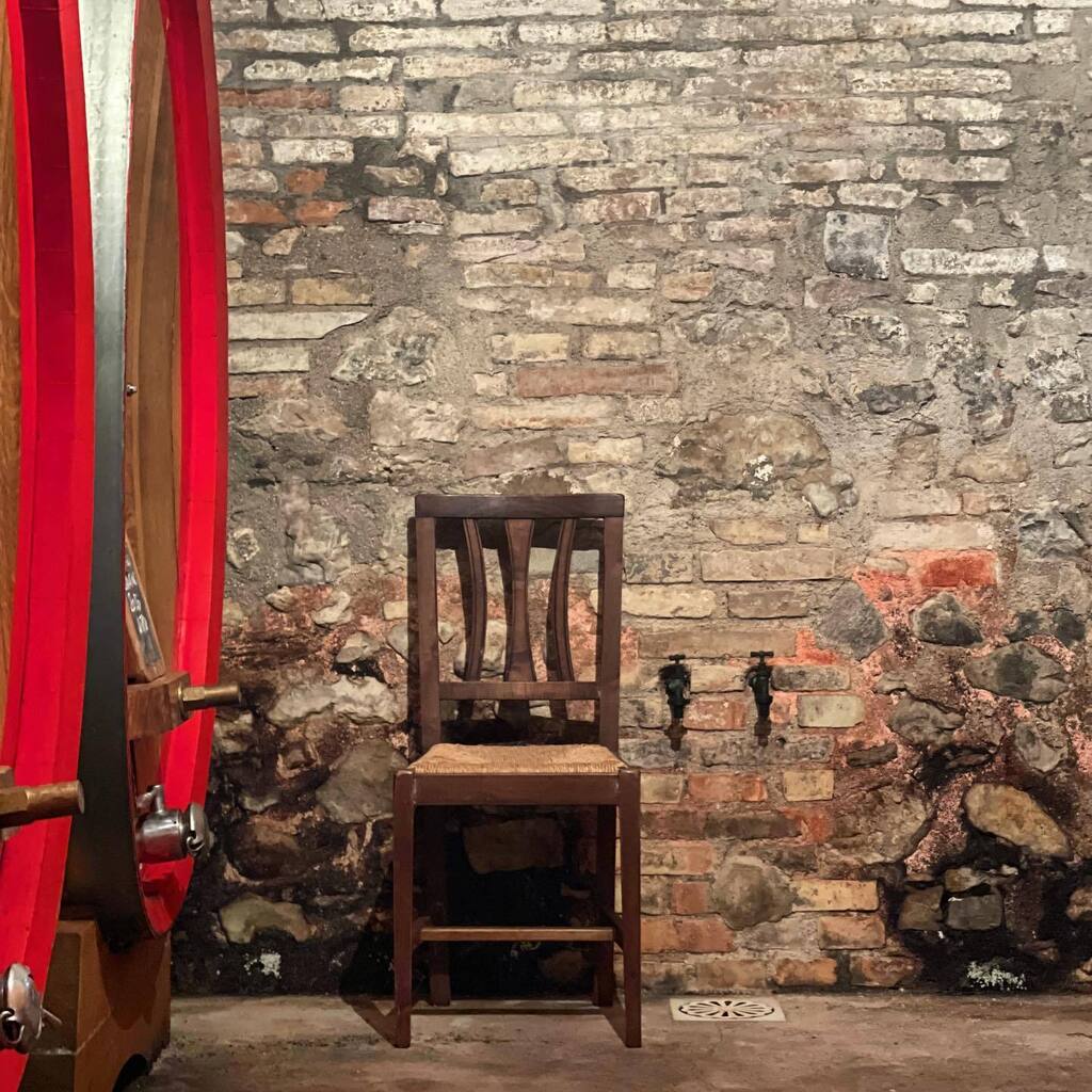 robbin_g's tweet photo. The family of @adantiaziendaagricola were furniture makers before wine makers. There are little gems hidden in every corner. https://t.co/ib57Vqu99S