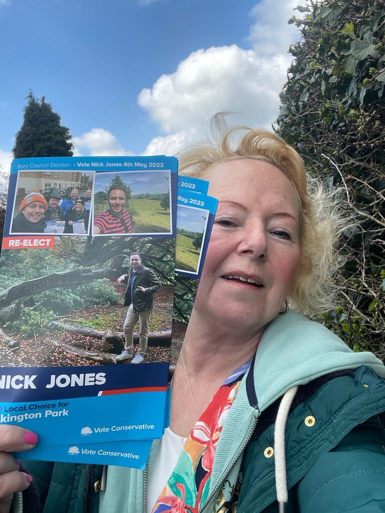 JonesNick_UK's tweet photo. #TeamPilkingtonPark out and about today speaking to residents about local matters and delivering my latest leaflet #reportingback https://t.co/zy7l7yuQop