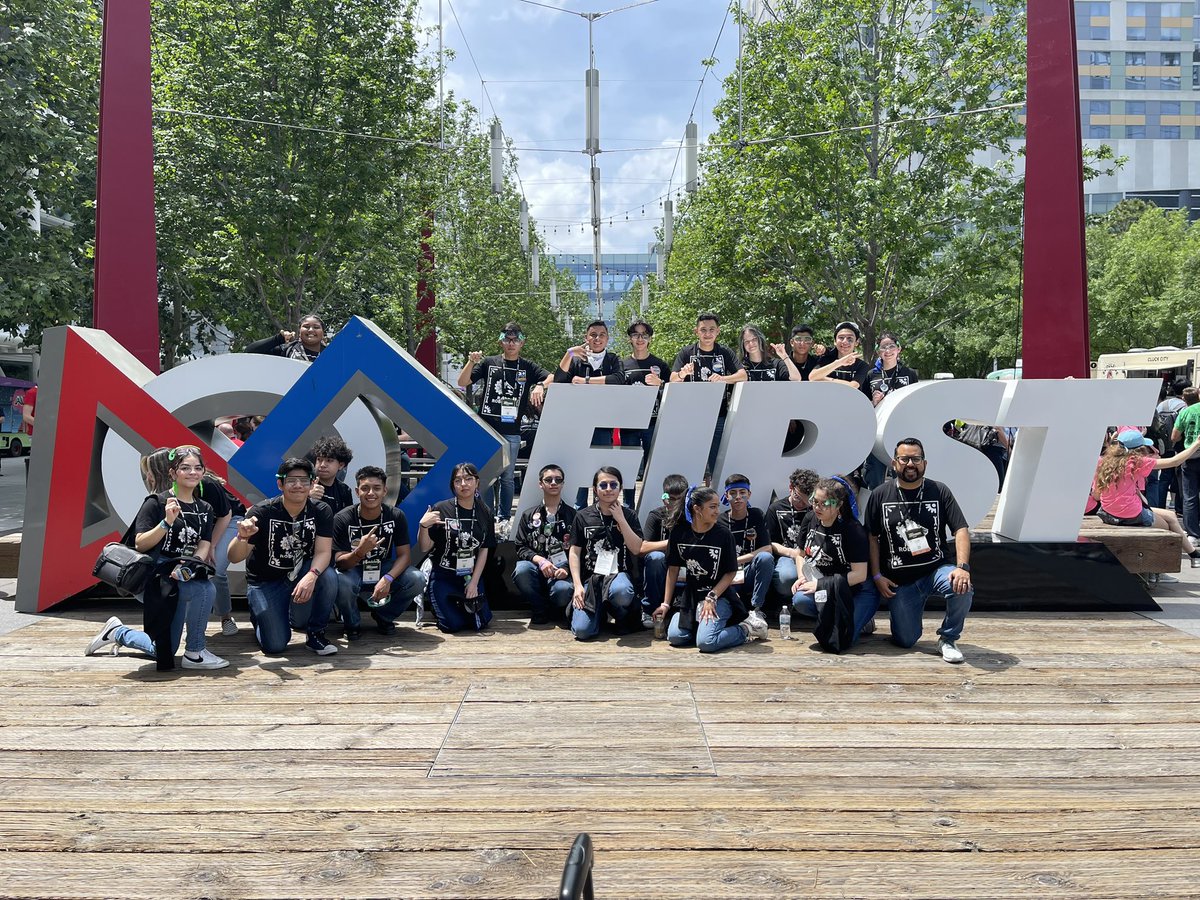 MHSRoboticsEPTX's tweet photo. We’ve arrived! Over 1000 teams from around the globe! Good luck to all teams  from FTC Team 5470 and FRC Team 9136 #TeamSISD #FIRSTinspire https://t.co/7xAXdTedmm