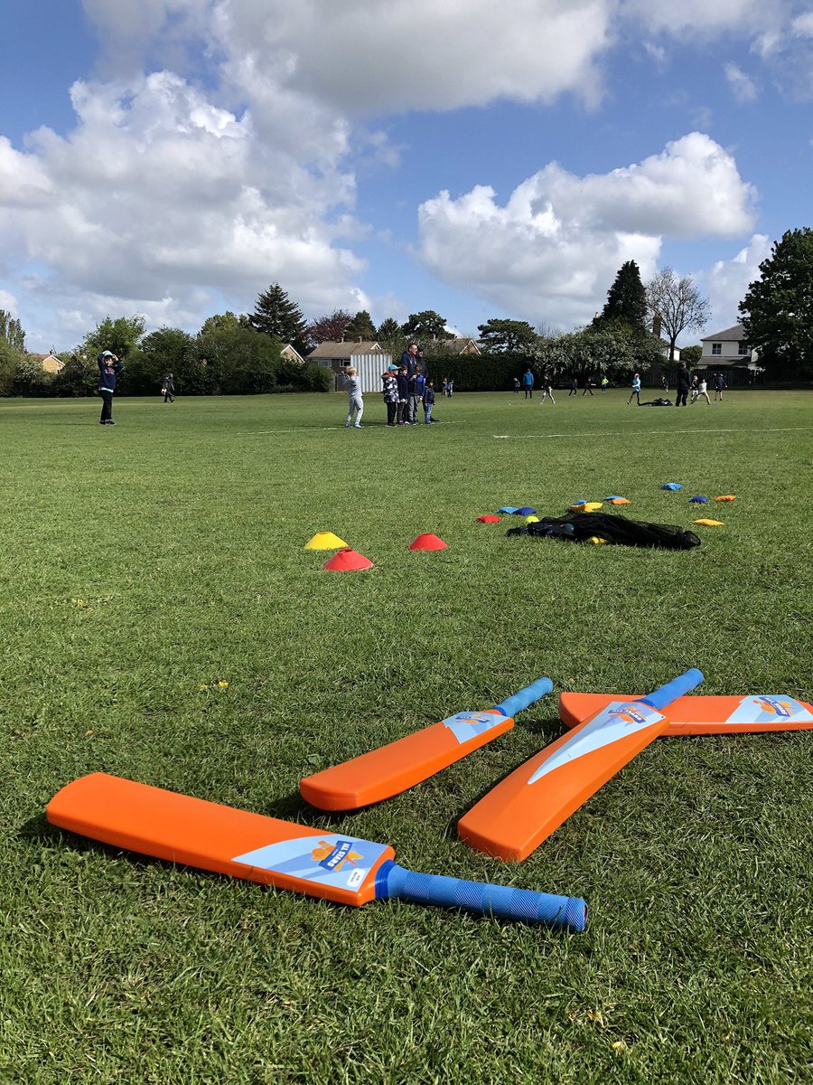This weekend / summer junior sessions are  

Saturday 10:30 to 12:00      U13+ 
22/4-16/7

Sunday 09:15 to 10:30    All Stars Cricket    ages 5 to 8
23/4–16/7  
                       
10:45 to 12:00   8 to 12 23/4-16/7 

pitchero.com/clubs/braughin…

braughingcricketclub@yahoo.co.uk