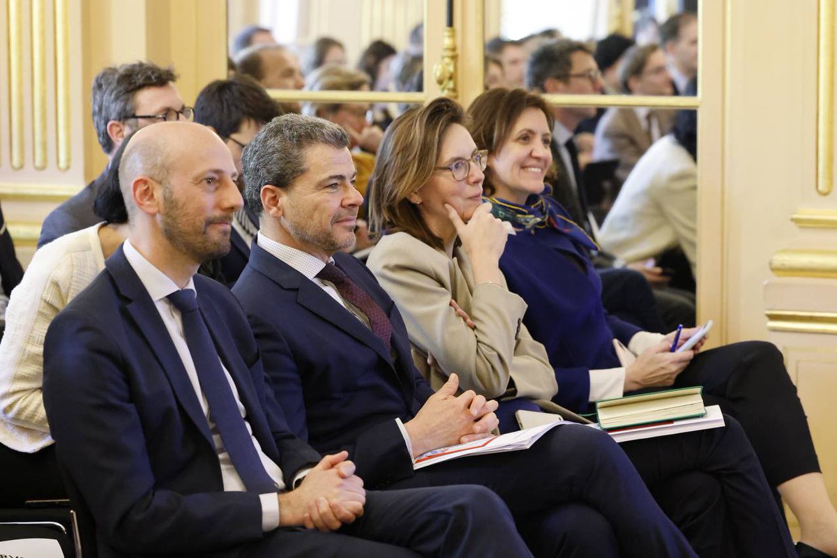 StanGuerini's tweet photo. Je salue les travaux de l'@OCDE_fr &amp; de la @dgafp financés par l’Union européenne sur l'attractivité de la fonction publique dans les territoires.

C'est un défi partagé avec nos partenaires européens dans un contexte où nos services publics ont des besoins majeurs de recrutement https://t.co/F4hCljRLuo