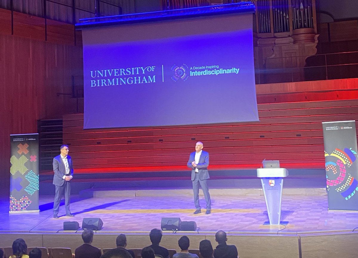 david_evans_11's tweet photo. Great Q&amp;A with ⁦@jimalkhalili⁩ as part of tonights guest lecture celebrating #ADecadeOfIDR here ⁦@unibirmingham⁩ https://t.co/Y7AaudGb0q