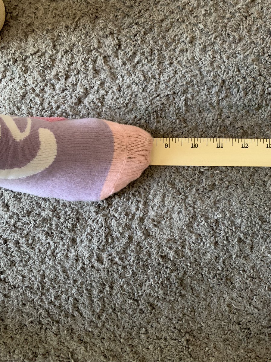 MMathematicians's tweet photo. Measurement, data and line plots…oh my!  #MoranMathematicians are stinking up the classroom my measuring their smelly feet @summitbees with @TracyGMoran https://t.co/7593FahkLF