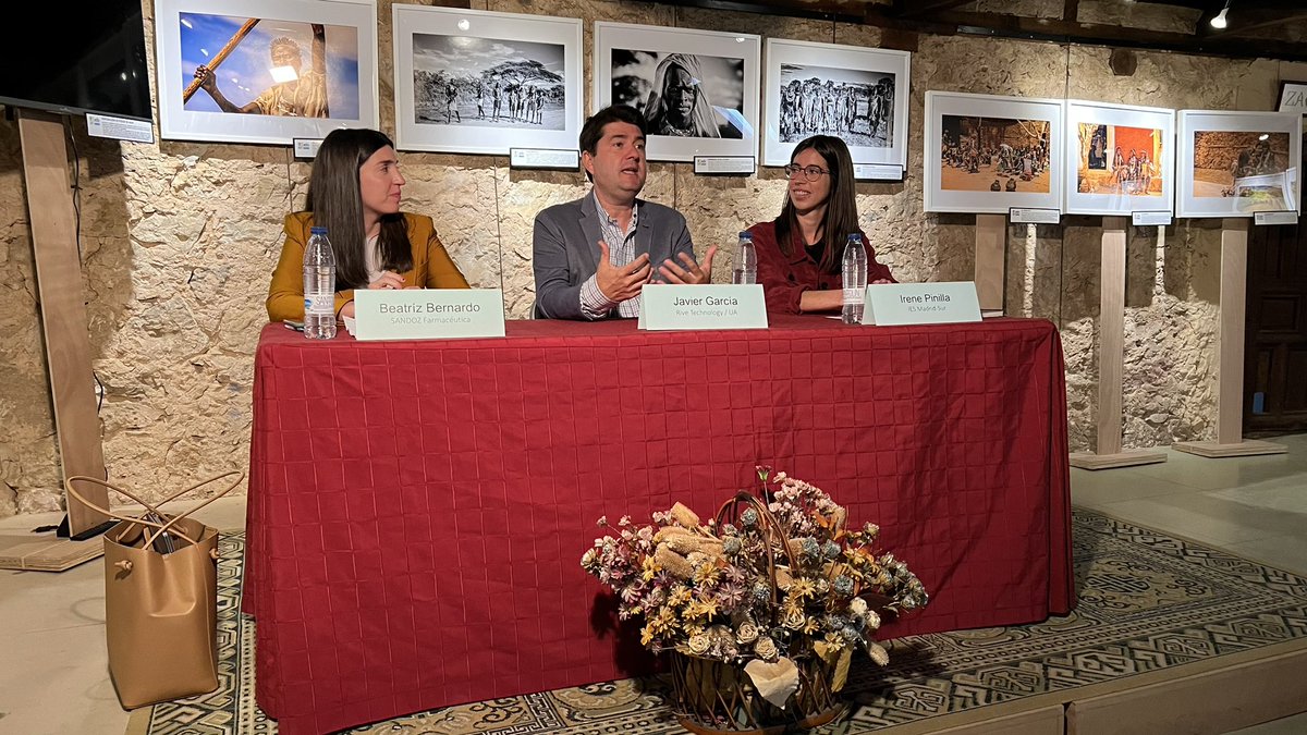 EscuelaGEZ2020's tweet photo. Para finalizar las actividades de la Escuela, tenemos una Mesa Redonda sobre Oportunidades profesionales y emprendimiento en la que participan Irene Pinilla del IES Madrid Sur, Javier García, de la Universidad de Alicante y Beatriz Bernardo de Sandoz Farmacéutica https://t.co/Tb2eUq4IFd