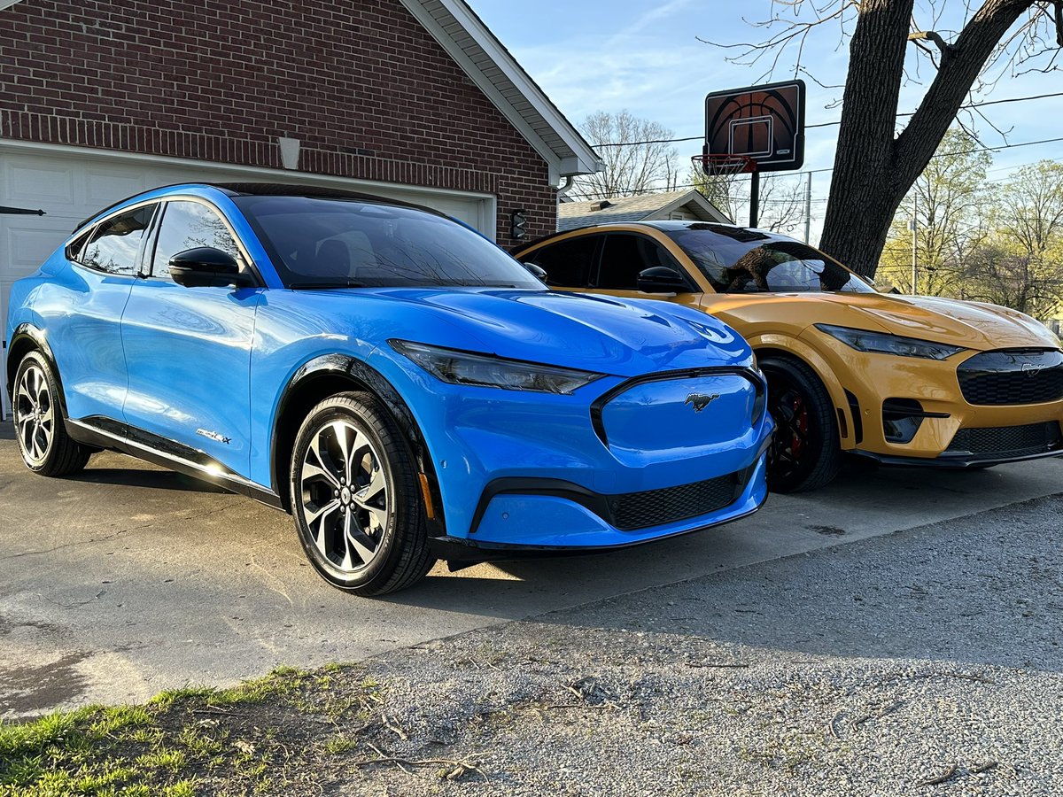 KelB1000's tweet photo. Spring is such a colorful time of year...😏#ford #mache #machegt #gtpe https://t.co/xUig02pTvs