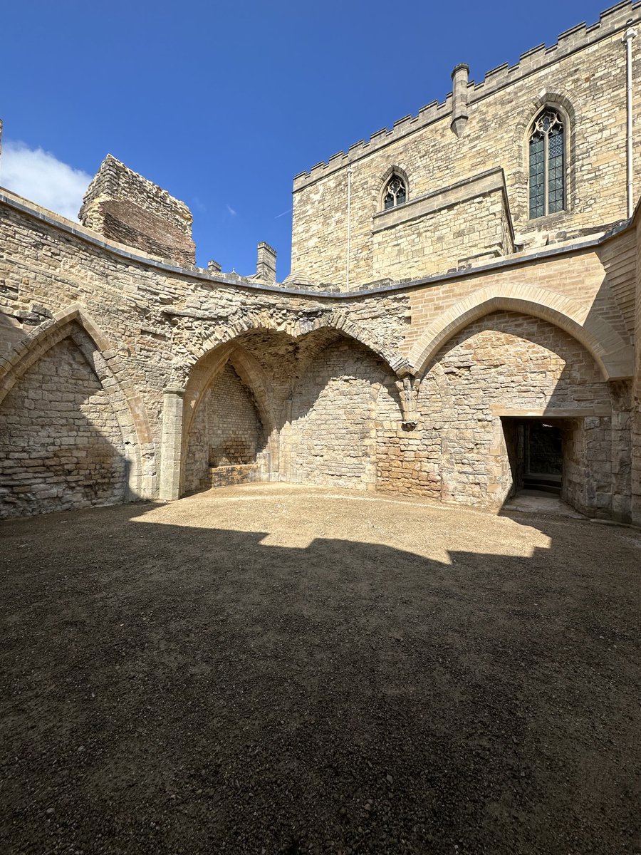Twitter, I have neglected you. The sun comes out as the final phase of conservation and repair to the fabric of ⁦⁦<a href="/EnglishHeritage/">English Heritage</a>⁩ Lincoln Medieval Bishops’ Palace nears completion with ⁦<a href="/messengerbcr/">messengerbcr</a>⁩ | ⁦<a href="/buttressarch/">Buttress Architects</a>⁩