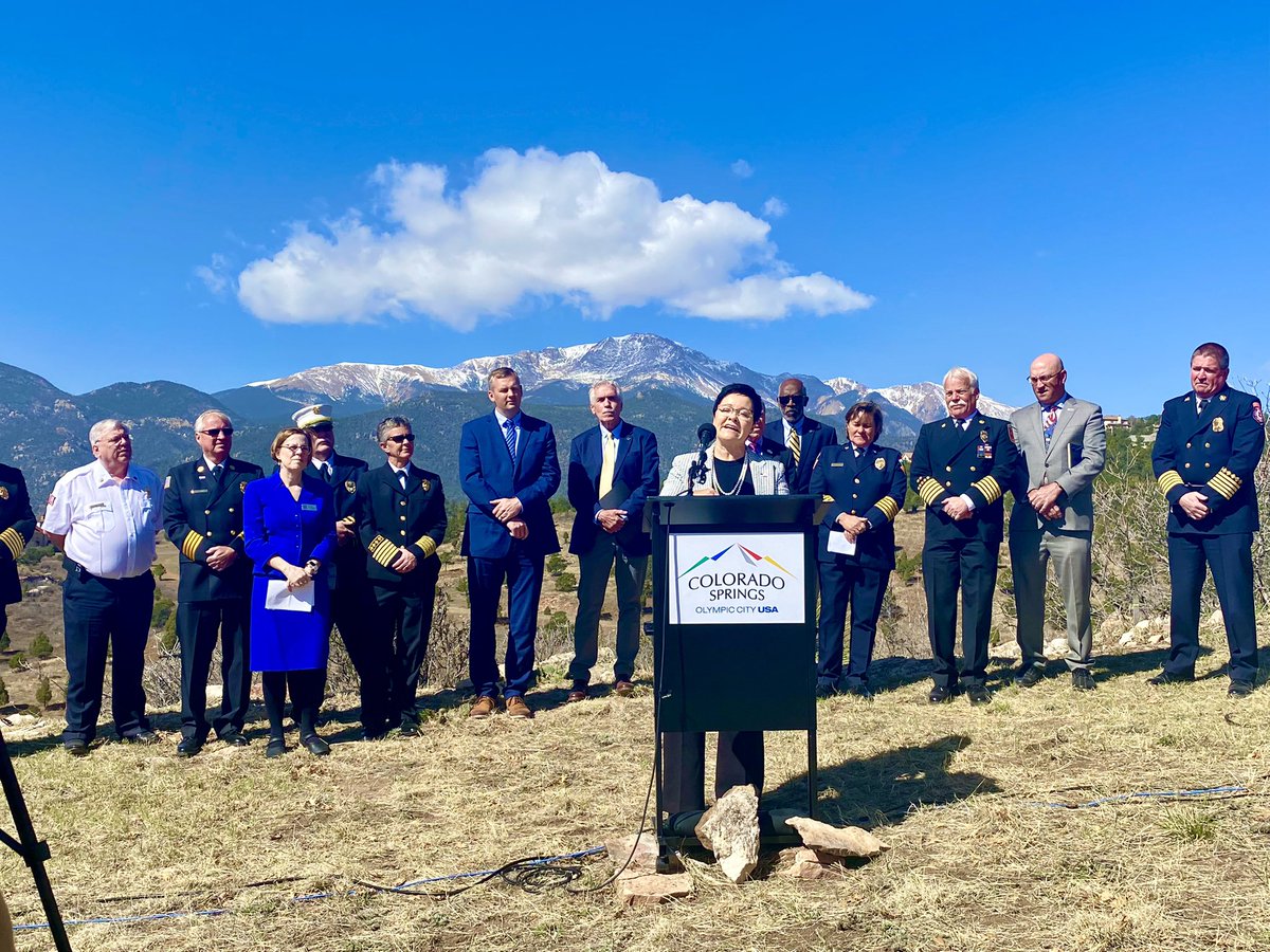 vickiep4's tweet photo. #OneFireServiceVoice has never shined brighter! @usfire @DrLoriUSFA #WestCoastFireStopTour @NFSAorg @FSRI_org @NFFF_News @IAFC @NVFC @IAFFofficial @fema @NFPA It’s so inspiring to hear these organization leaders challenge us all to do more! #FireIsFast #WeCanDoBetter @chiefrays https://t.co/C2odw3CR9n