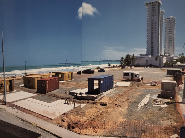 ClaridadPR's tweet photo. Frente a la playa, en el área de La Pared, se está levantando un Food Truck Park  en un terreno abierto al mar que antiguamente era ocupado por dos escuelas, una biblioteca y varias residencias. ¿A quién pertenecen estos terrenos?

https://t.co/POcP1dSbw7 https://t.co/8nThm0WdEV
