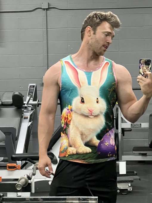 Don&rsquo;t you just love when you order something for holiday attire and it shows up late 🤪 well I&rsquo;m still<a href="/tag/flexfriday"class="tags"><span>#flexfriday</span></a>