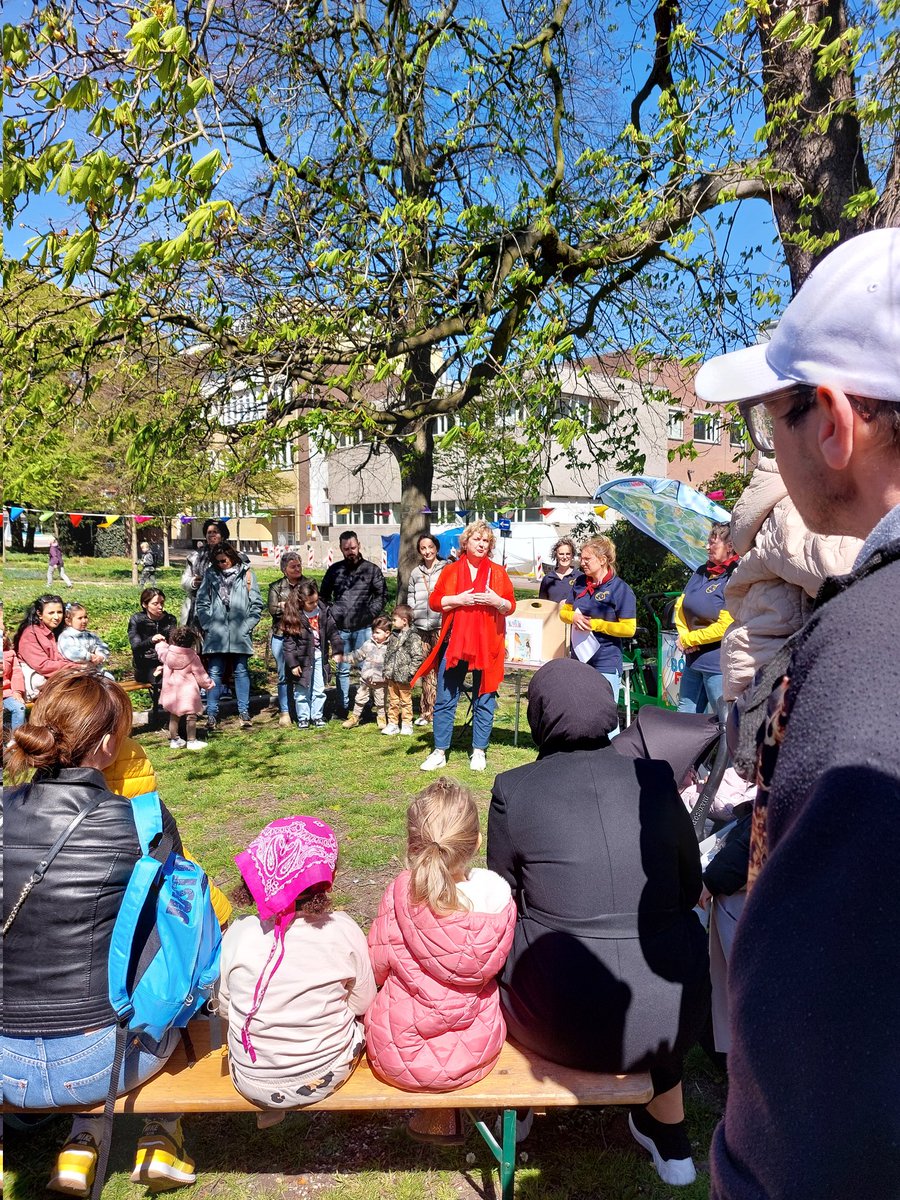 Wethouder <a href="/petrazwang/">Petra Zwang 🌹</a> , super bedankt voor de mooie woorden en de aanwezigheid tijdens de opening van de peutervierdaagse én het PeuterFestival! 

#gezondekinderopvang #komkids <a href="/GezondeG/">Gezonde Generatie</a> <a href="/KomKids/">KomKids Kinderopvang</a> #bewegen #gezondesnacks <a href="/boekfiets/">Boekfiets</a> #geitjebij #prentenboek #plezier