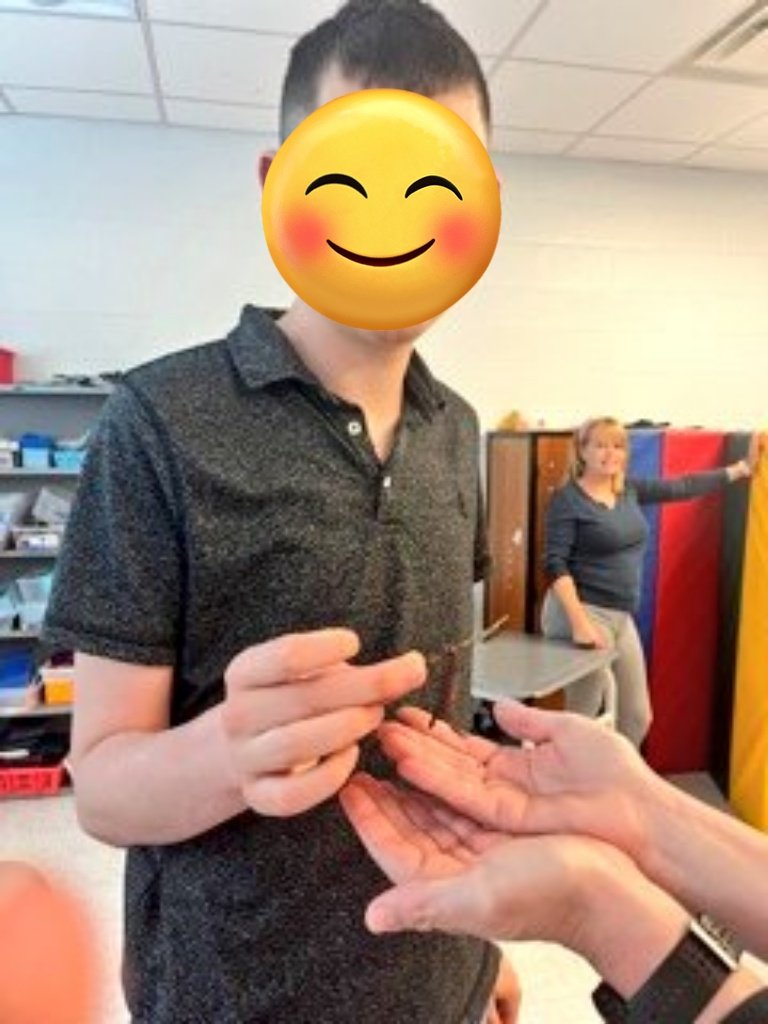 JLawSLP's tweet photo. Last week we played with earthworms and put them ON our hands!!
@NHREC__CFA #corevocabulary https://t.co/VmLHCNMTqK