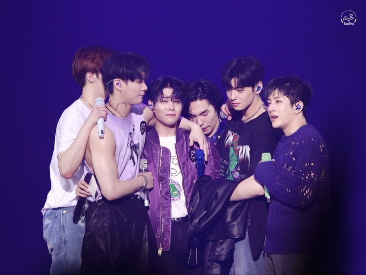 Hangsna's tweet photo. Mis más sinceras condolencias a la familia y amigos de Moonbin, a los chicos de #ASTRO y a su fandom Aroha por tan inesperada perdida 🥺🕊️ https://t.co/Cy6hVGt9Cf