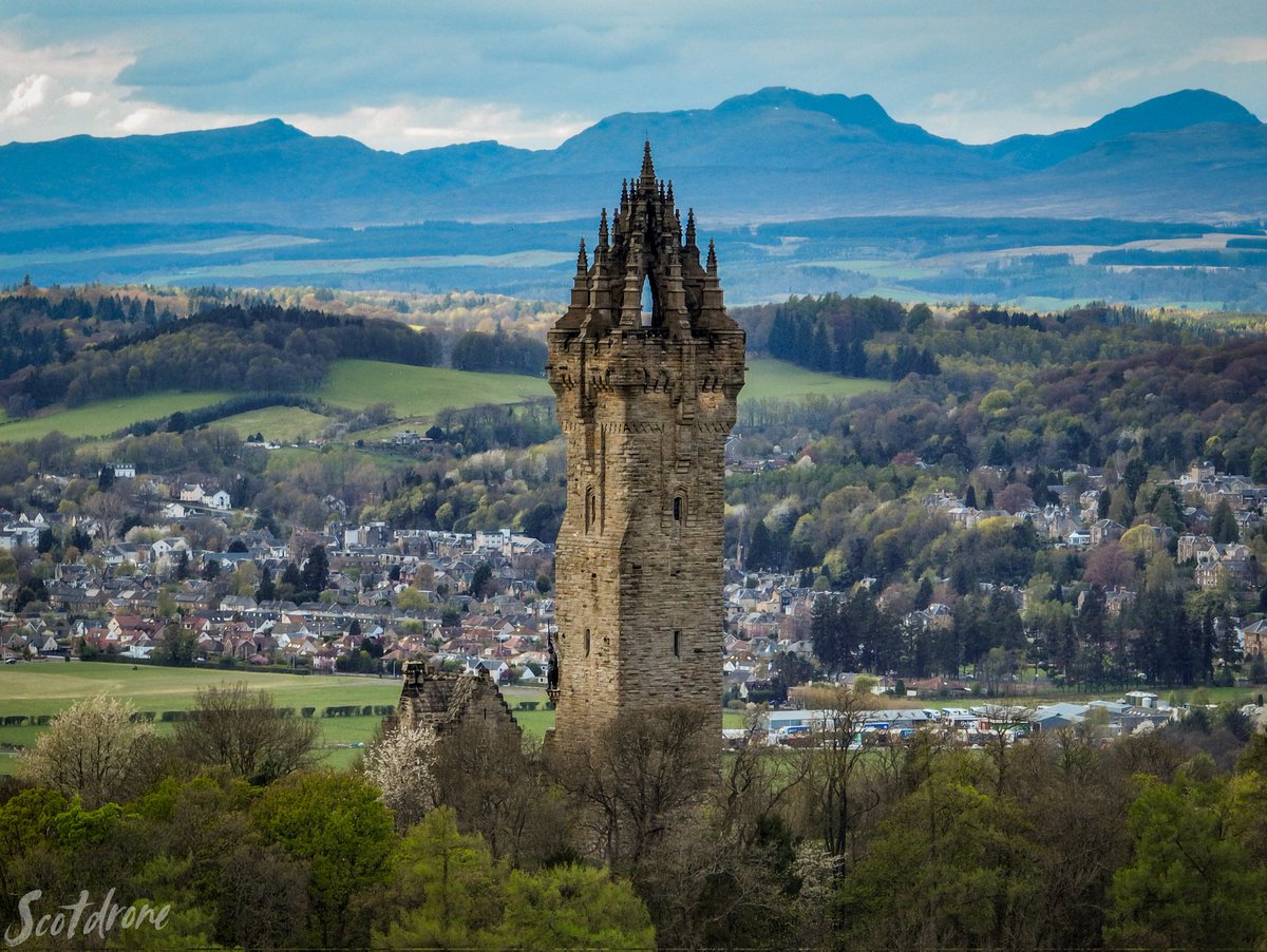 The Wallace Monument with Bridge of Allan in the backdrop 😍
#williamwallace #stirling #visitstirling #scotland #visitscotland #bridgeofallan #braveheart