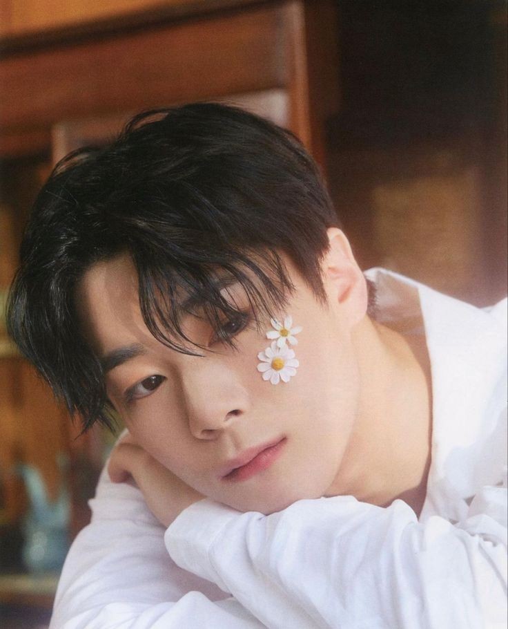 smile__551's tweet photo. واقعا نمیتونم باور  کنم خیلی سخته
مونبین زیبا :)  امیدوارم در آرامش باشی🖤
Rest in peace
#MOONBIN
 Astro🖤 https://t.co/wFnKsw0m7w