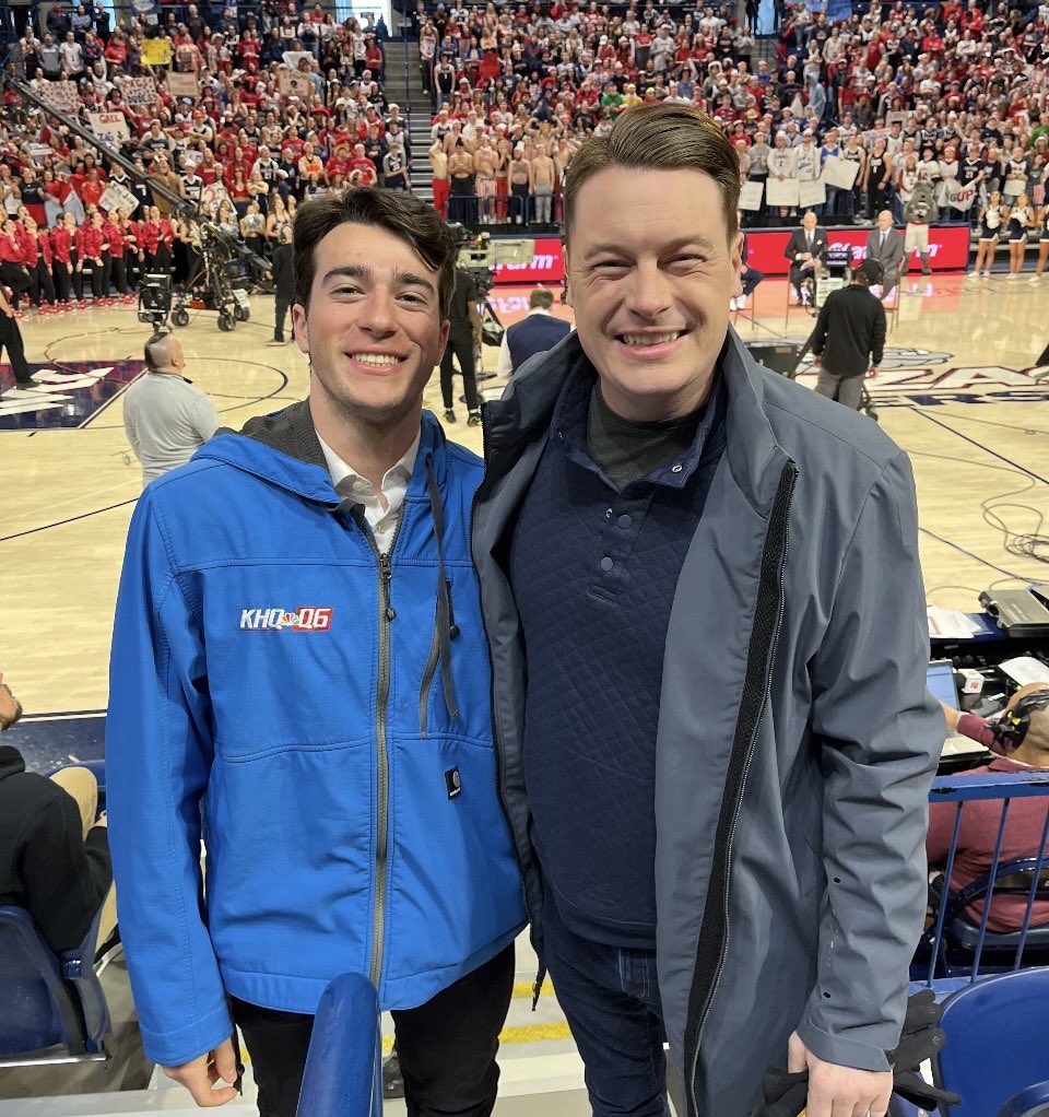 bradmwarren's tweet photo. Ok- sad time. I met @GradyGlov2 at @WSUPullman early this year and he joined us @KHQLocalNews and has done an AMAZING job. I so look forward to seeing what’s next for him— and one day on ESPN. Proud of you, 👏 #GoCougs @MurrowCollege https://t.co/hCKgJbGstX