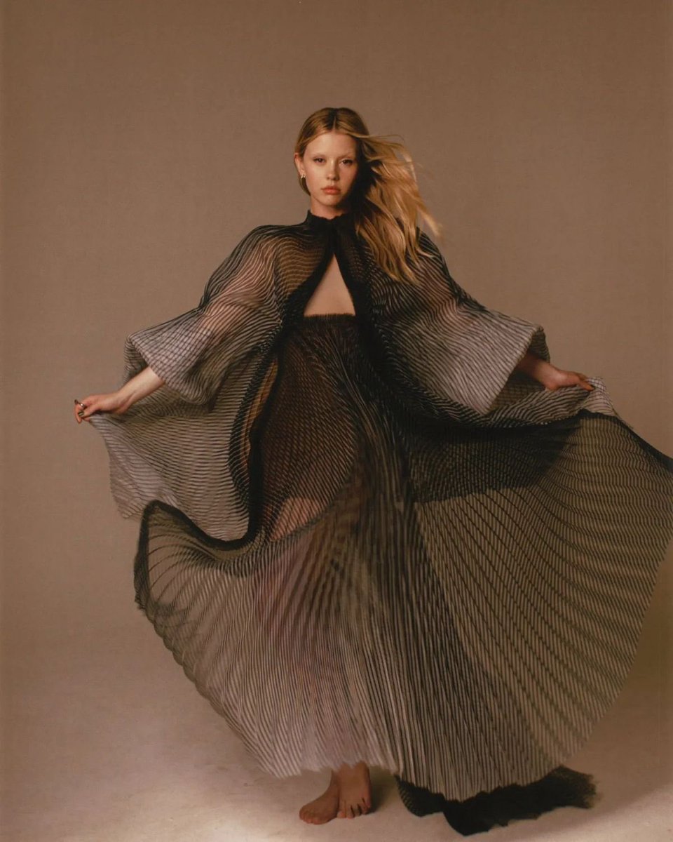 ໊ (@dailymiagoth) on Twitter photo 