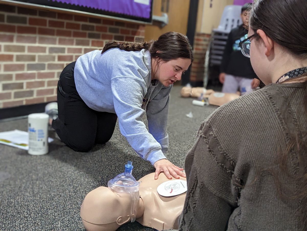 GIPublicSchools's tweet photo. Learning the life-saving basics.

@GISH_Islanders in the Academy of Medical Sciences made learning practical this week by testing out for CPR Certification.
Way to go!

#WearPurpleBeGold https://t.co/Oe5ziv9xg8
