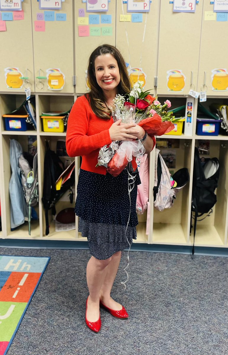 ArgyleISD's tweet photo. What a special day surprising the Argyle Education Foundation Golden Eagle Teachers of the Year! 🦅❤️

First stop was at Hilltop Elementary! This year's Teacher of the Year @ Hilltop is Ashley Cooley. Congrats to Mrs. Cooley...her class had a blast celebrating her award! 🥳 https://t.co/JH5ecCunEx