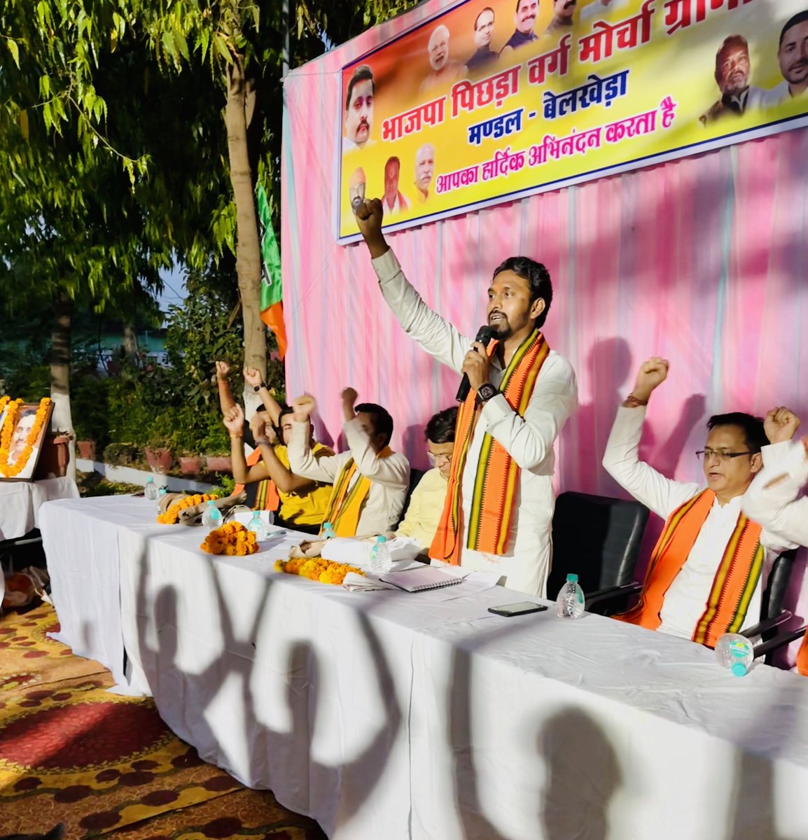 CShekharBJPMP's tweet photo. भाजपा पिछड़ा वर्ग मोर्चा के #घर_घर_चलो #गांव_गांव_चलो_अभियान के अन्तर्गत जबलपुर ग्रामीण प्रवास पर  #बरगी_विधानसभा के बेलखेड़ा मण्डल में संपर्क एवं चौपाल सम्पन्न हुआ जिसमें विगत 9 वर्षों की मोदी सरकार की जनकल्याणकारी योजनाएं एवं मध्यप्रदेश की शिवराज सरकार की जनकल्याणकारी योजनाएं एवं पिछड़े वर्ग की कल्याणकारी योजनाओं को उपलब्धियों को ग्रामवासियों के मध्य साझा किया ।

जिसमें मुख्य रूप से भाजपा पिछड़ा वर्ग मोर्चा के प्रदेश महामंत्री एवं जबलपुर संभाग प्रभारी आदरणीय श्री संतोष राठौर जी ,भाजपा पिछड़ा वर्ग मोर्चा जबलपुर ग्रामीण अध्यक्ष श्री संजय पटेल जी ,जबलपुर ग्रामीण प्रभारी श्री @Nitin4bjpmp जी एवं पिछड़ा वर्ग मोर्चा के समस्त पदाधिकारी गण क्षेत्र की जनता उपस्थित रही 
@narendramodi @ChouhanShivraj 
@drlaxmanbjp @BJP4OBCMorcha @vdsharmabjp @BJP4MP @Narayan4bjp_ @RanveerSinghMP  
#ChandrashekharPatelBJP