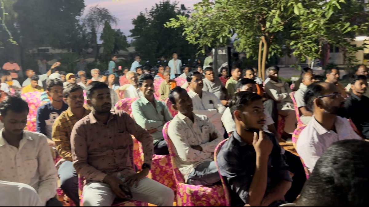 CShekharBJPMP's tweet photo. भाजपा पिछड़ा वर्ग मोर्चा के #घर_घर_चलो #गांव_गांव_चलो_अभियान के अन्तर्गत जबलपुर ग्रामीण प्रवास पर  #बरगी_विधानसभा के बेलखेड़ा मण्डल में संपर्क एवं चौपाल सम्पन्न हुआ जिसमें विगत 9 वर्षों की मोदी सरकार की जनकल्याणकारी योजनाएं एवं मध्यप्रदेश की शिवराज सरकार की जनकल्याणकारी योजनाएं एवं पिछड़े वर्ग की कल्याणकारी योजनाओं को उपलब्धियों को ग्रामवासियों के मध्य साझा किया ।

जिसमें मुख्य रूप से भाजपा पिछड़ा वर्ग मोर्चा के प्रदेश महामंत्री एवं जबलपुर संभाग प्रभारी आदरणीय श्री संतोष राठौर जी ,भाजपा पिछड़ा वर्ग मोर्चा जबलपुर ग्रामीण अध्यक्ष श्री संजय पटेल जी ,जबलपुर ग्रामीण प्रभारी श्री @Nitin4bjpmp जी एवं पिछड़ा वर्ग मोर्चा के समस्त पदाधिकारी गण क्षेत्र की जनता उपस्थित रही 
@narendramodi @ChouhanShivraj 
@drlaxmanbjp @BJP4OBCMorcha @vdsharmabjp @BJP4MP @Narayan4bjp_ @RanveerSinghMP  
#ChandrashekharPatelBJP