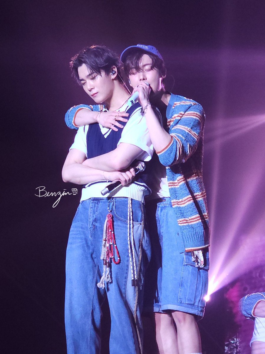 THIS PICTURE HURTS A THOUSAND TIMES MOREEEE 😭😭😭😭