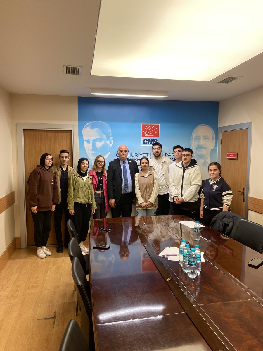 CekmeceHalkLis's tweet photo. Halk-lis Küçükcekmece olarak Küçükcekmece İlçe Başkanlığımızda İlçe Başkanımız Durmuş Karadağı ziyaret ettikten sonra toplantımızı gerçekleştirdik. https://t.co/ZInFKto8e7