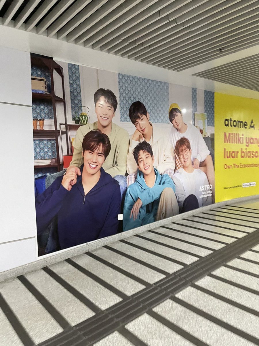 fromizzy_'s tweet photo. i’ll cry if i passed by ASTRO ads in Kuala Lumpur next time 😭 https://t.co/1tYcPdnlaG