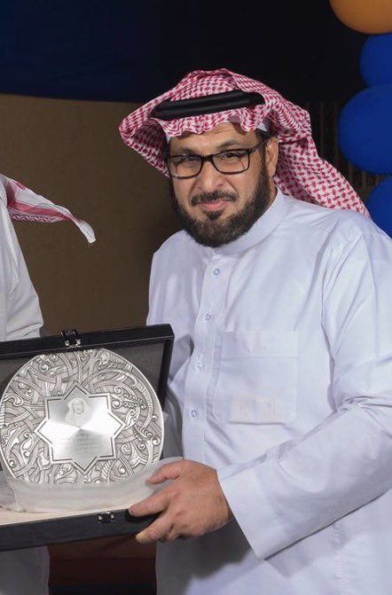 nasseralyousaf's tweet photo. ابن العم خليل إبراهيم اليوسف:
عداء المسافات الطويلة صاحب إنجازات رياضية رائعة، لكن ما انجزه بعد الرياضة يوازي موازين الجبال من خلال، الأعمال الخيرية ، والمواقف الإنسانية، ومبادرات البر والإحسان ، والحريص على اجتماع الاسرة، ومساعدة المحتاجين.
رحم الله خليل اليوسف وأسكنه فسيح جناته https://t.co/d8qUm54jyk