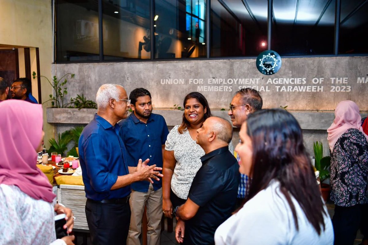 ueamaldives's tweet photo. Tharaavees 1444 hosted by the UEAM, for the Employment agencies. We are thankful to have President Ibrahim Mohamed Solih, grace this evening, accompanied by the Minister of Economic development Uz. Fayyaz Ismail. @ibusolih @presidencymv @faya_i @MoEDmv https://t.co/7DIRbLUUgw