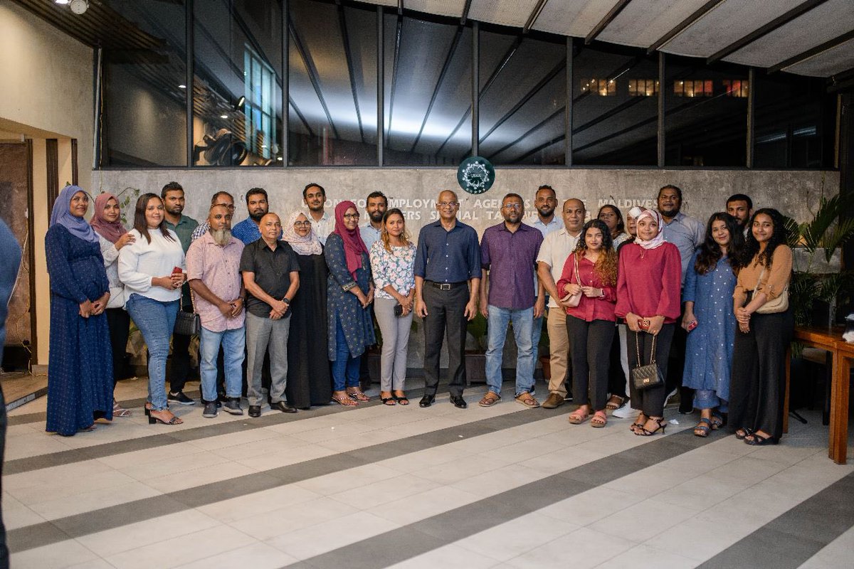 ueamaldives's tweet photo. Tharaavees 1444 hosted by the UEAM, for the Employment agencies. We are thankful to have President Ibrahim Mohamed Solih, grace this evening, accompanied by the Minister of Economic development Uz. Fayyaz Ismail. @ibusolih @presidencymv @faya_i @MoEDmv https://t.co/7DIRbLUUgw