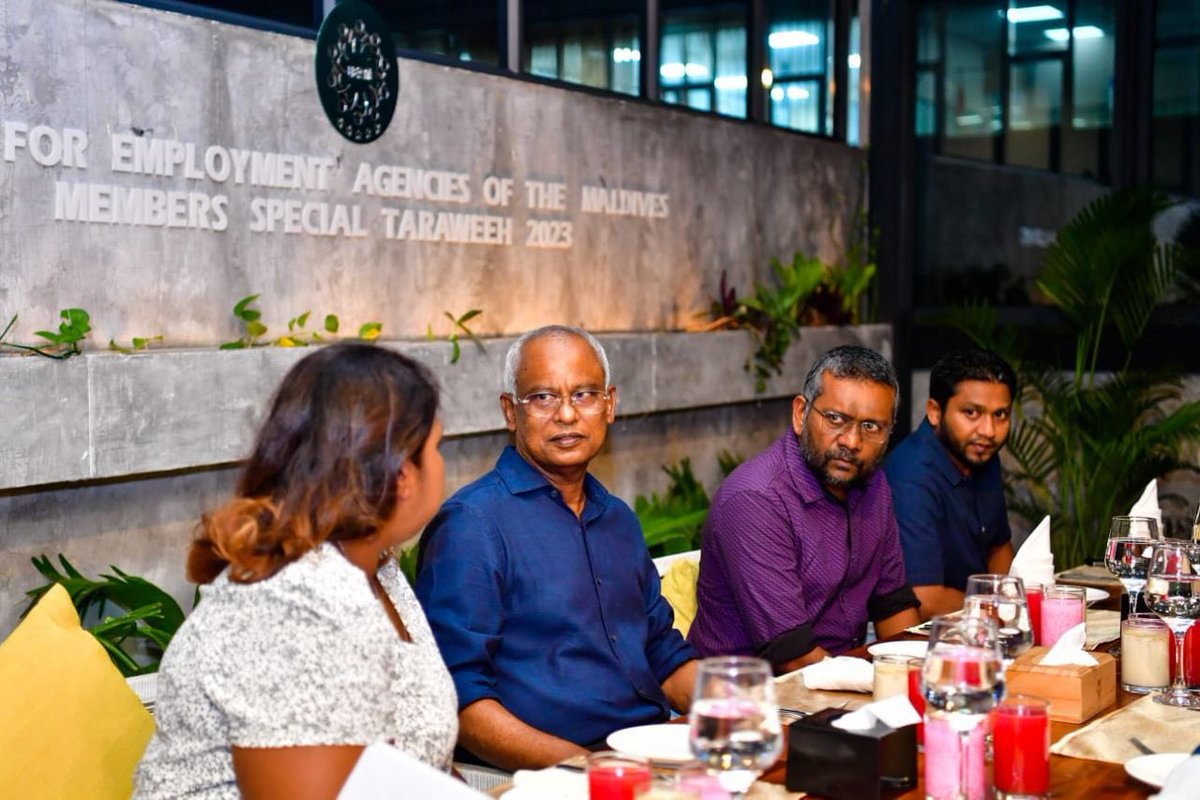 ueamaldives's tweet photo. Tharaavees 1444 hosted by the UEAM, for the Employment agencies. We are thankful to have President Ibrahim Mohamed Solih, grace this evening, accompanied by the Minister of Economic development Uz. Fayyaz Ismail. @ibusolih @presidencymv @faya_i @MoEDmv https://t.co/7DIRbLUUgw