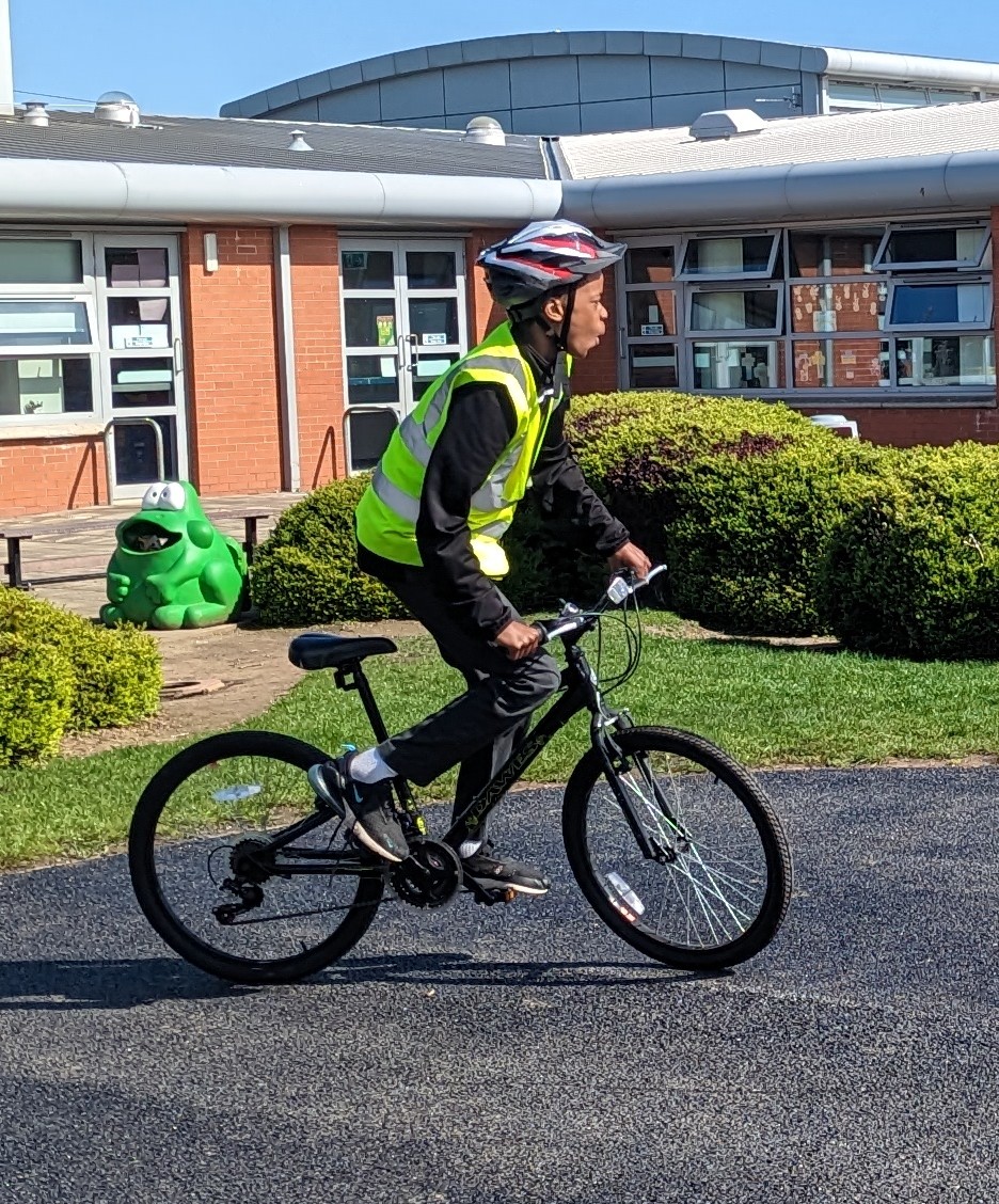 St_JosephsP6's tweet photo. Some incredible progress from Primary 7J today at their #bikeability course! @stjosephsedin https://t.co/kQVEnpx9v1