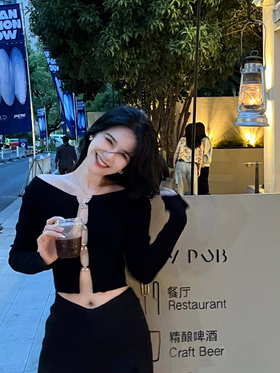 Calista199502's tweet photo. A cup of milk tea soothes a thousand worries https://t.co/VnDYrn3xm6