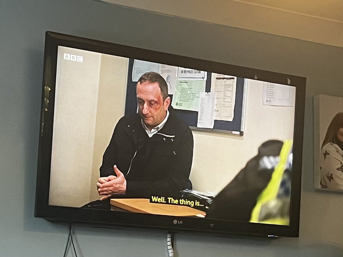 MrsBearsPlace's tweet photo. Loving #happyvalley then this handsome chap pops up! @sirsteveedge https://t.co/wQwrs4X6Ml