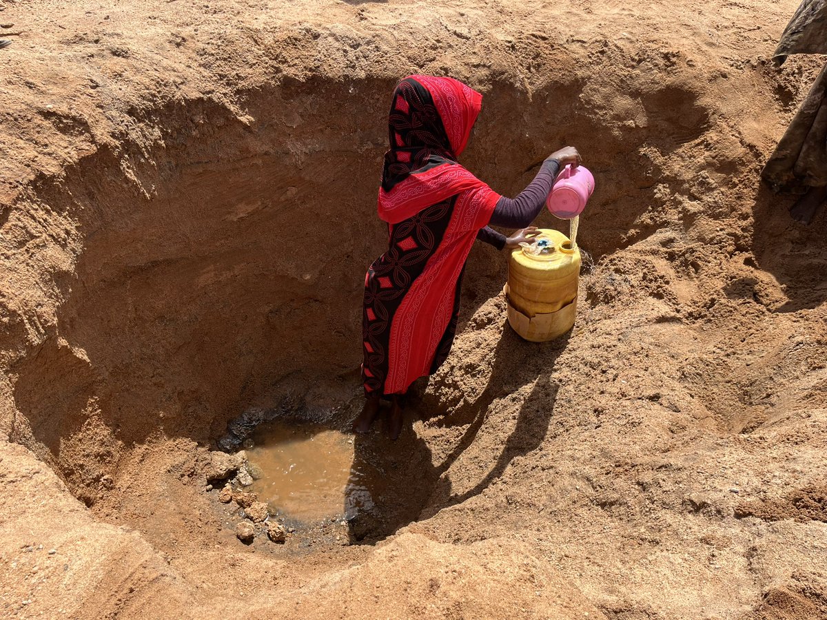 At least Ten thousand girls are out of school in Tana River county every year because of poverty,child marriage discrimination,culture and climate change.
Investing in girls’ education transforms communities,countries and the entire world.
#ReturnMyFuture 
#EducateGirls.