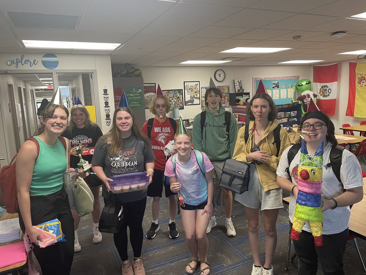 Sra_Ehrke's tweet image. You guys! 🥹🤩 #mijos #español4