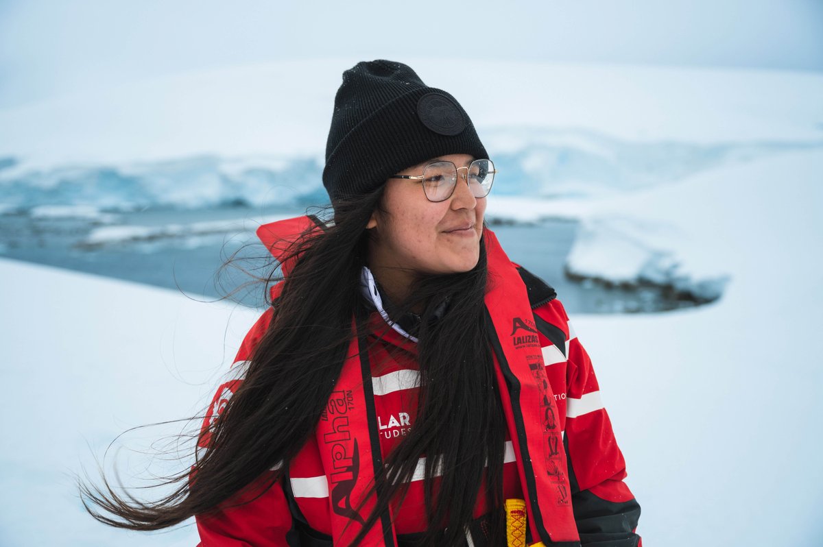 VIUniversity's tweet image. Jessica Wadhams-Mountain, a VIU Kinesiology student from Alert Bay and a member of the ‘Namgis First Nation, recently returned from an Antarctic expedition with @StudentsOnIce. From meeting leopard seals to gaining a new &quot;instant family&quot; read her #VIUBlog: bit.ly/3MbpObh