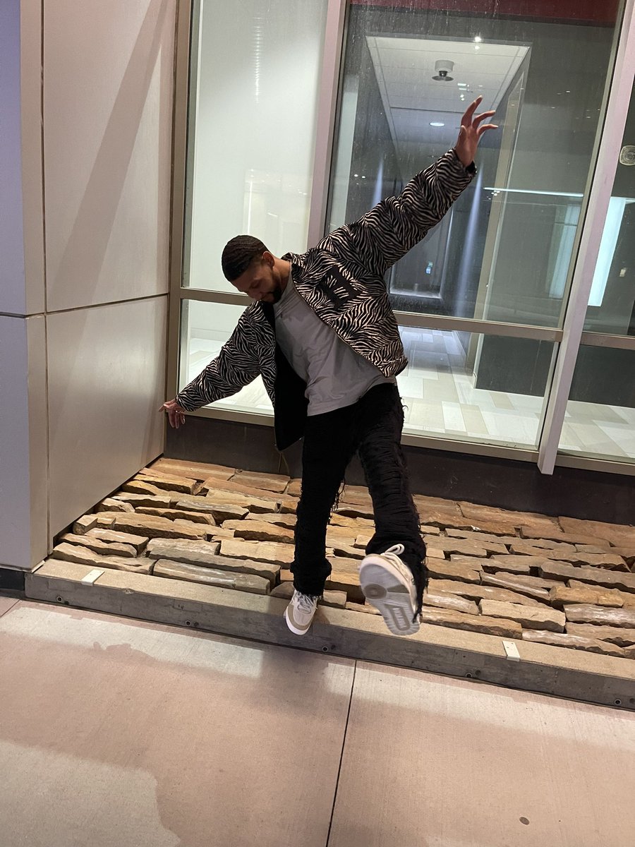 Model_Kid_'s tweet photo. @LouisVuitton 
@honorthegiftco 
@valabasas https://t.co/k58QU8HAIr