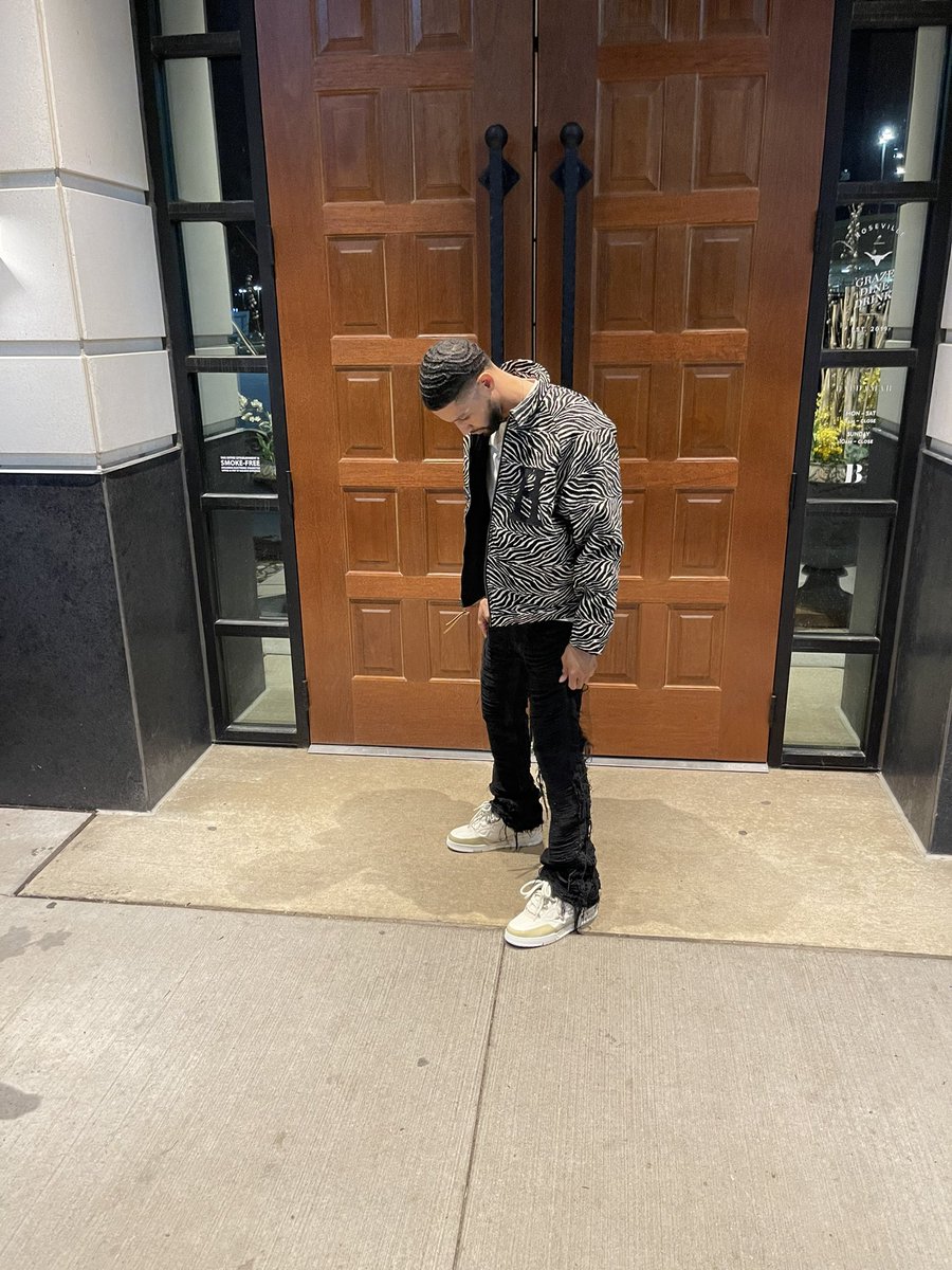 Model_Kid_'s tweet photo. @LouisVuitton 
@honorthegiftco 
@valabasas https://t.co/k58QU8HAIr